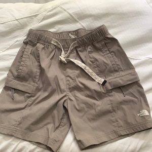 Men’s The North Face khaki shorts.